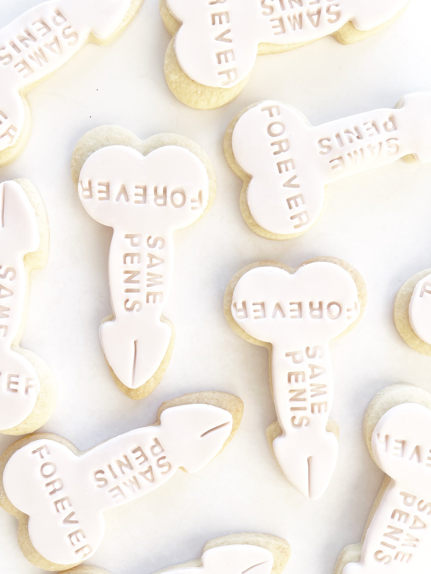 Order custom wedding cookies in Auckland – personalised, handcrafted treats perfect for wedding favours, dessert tables & engagement parties. NZ-wide delivery