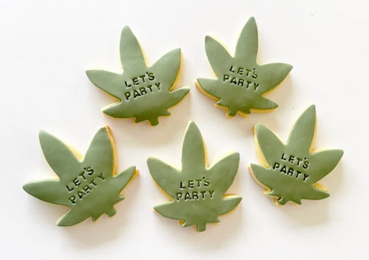 Order custom wedding cookies in Auckland – personalised, handcrafted treats perfect for wedding favours, dessert tables & engagement parties. NZ-wide delivery